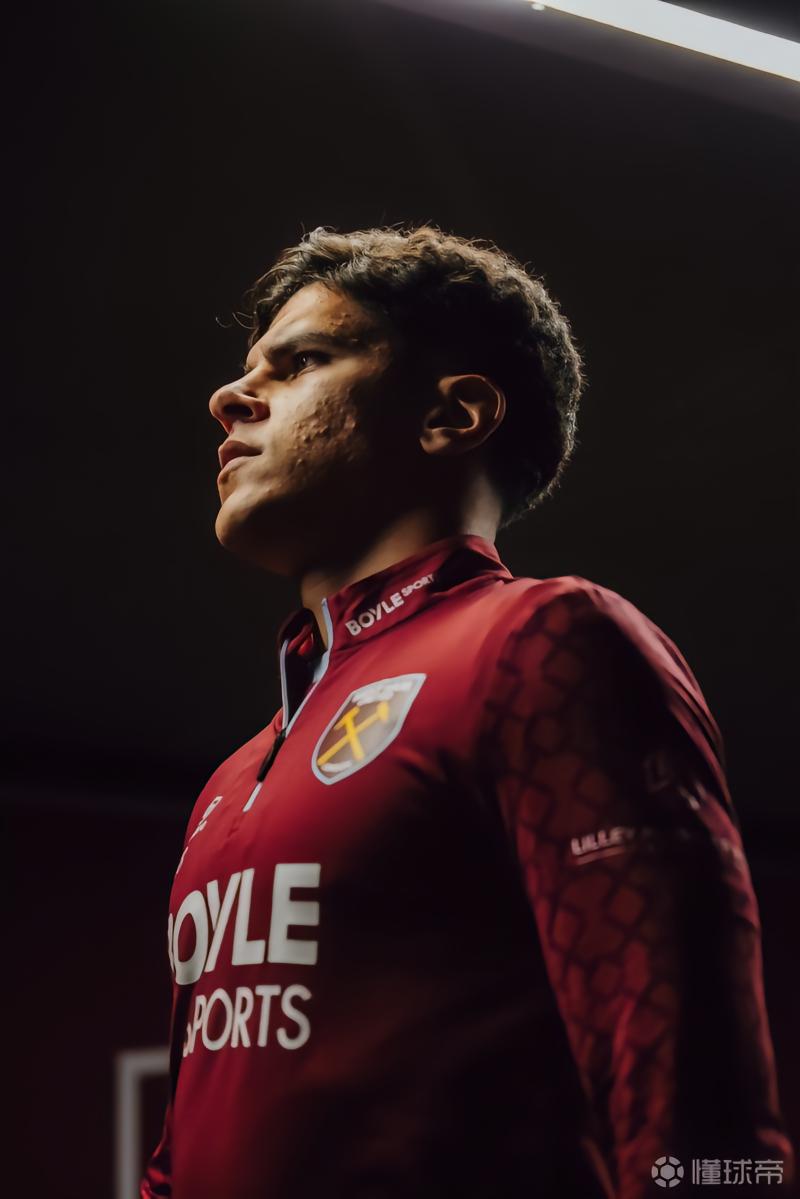 天空：M费自己表示想去热刺，引发了曼联热刺的竞价